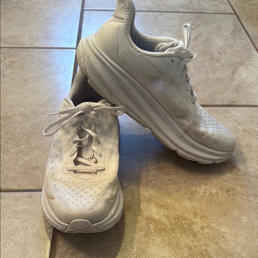 Hoka Clifton 9